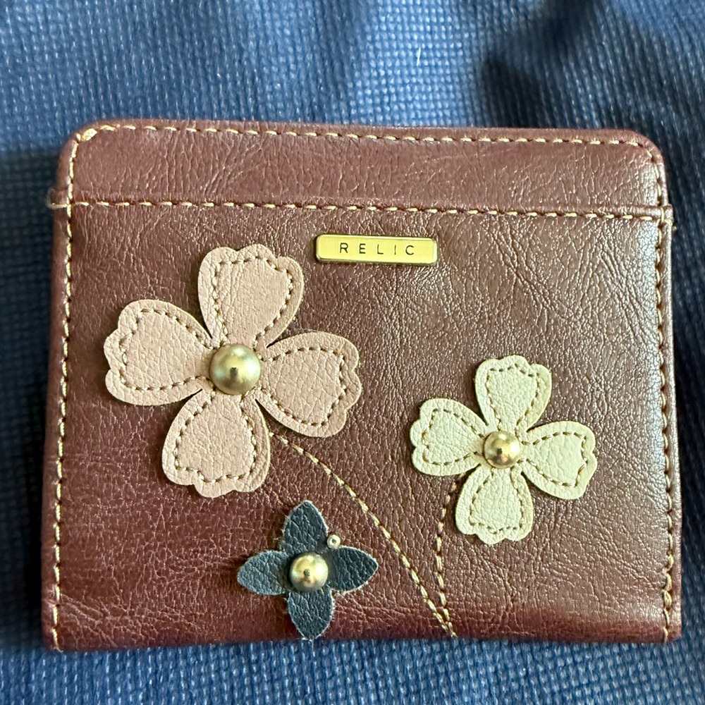 Relic wallet floral